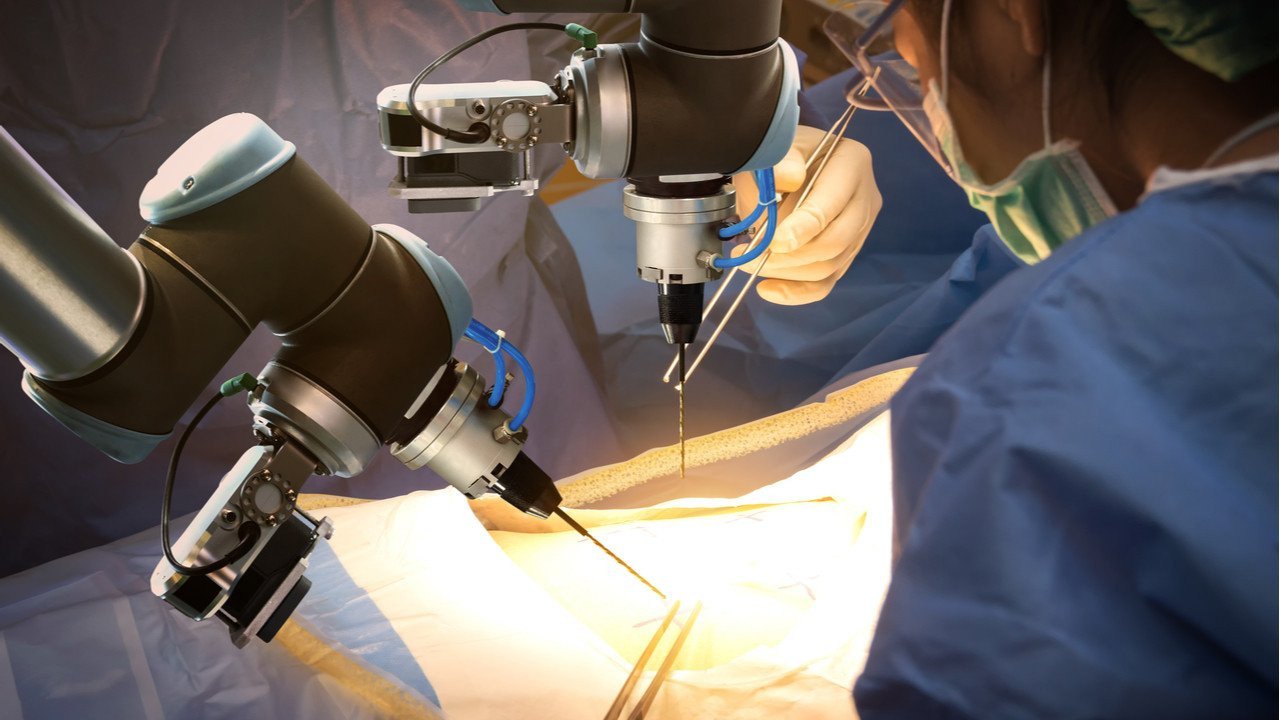 Sağlık teknolojileri üzerine çalışan iki şirket robotik cerrahi müdahale cihazı geliştirdi