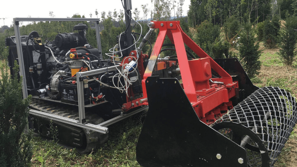 Tarladaki yabancı otlarla mücadele eden otonom robot: AMU-Bot