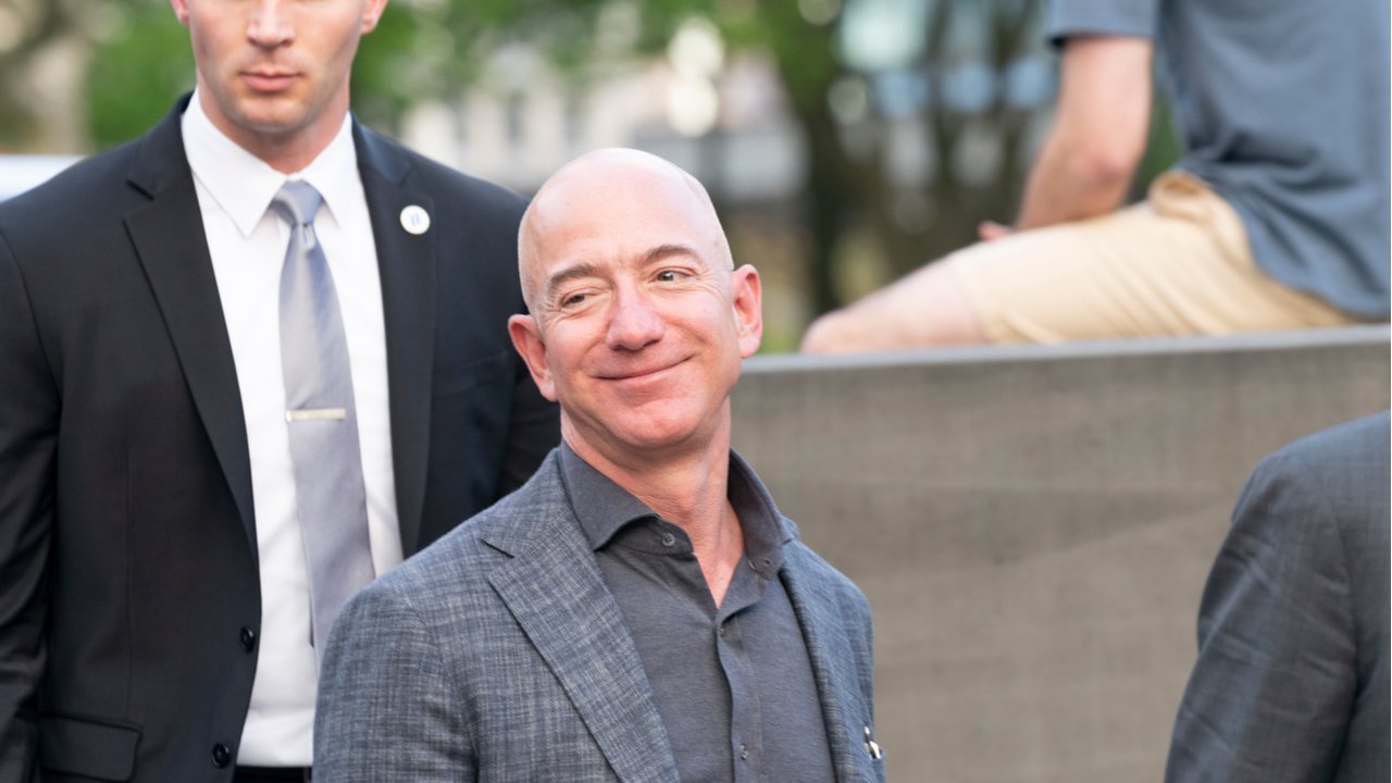 Jeff Bezos, Elon Musk'ın Twitter'ı satın almasını attığı tweet ile eleştirdi