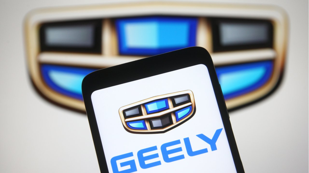 Otomobil üreticisi Geely, Aston Martin'in yüzde 7,6 hissesini satın alarak şirkete ortak oldu