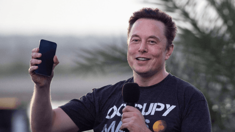 Elon Musk, iPhone ve Android modellere alternatif bir akıllı telefon