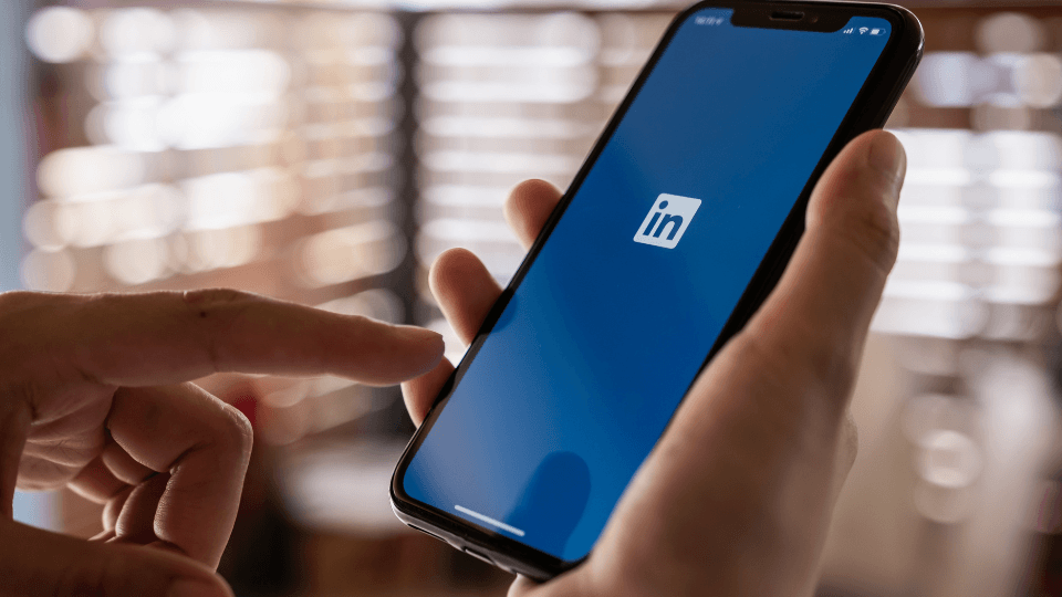 LinkedIn gönderi planlama özelliğini test ediyor