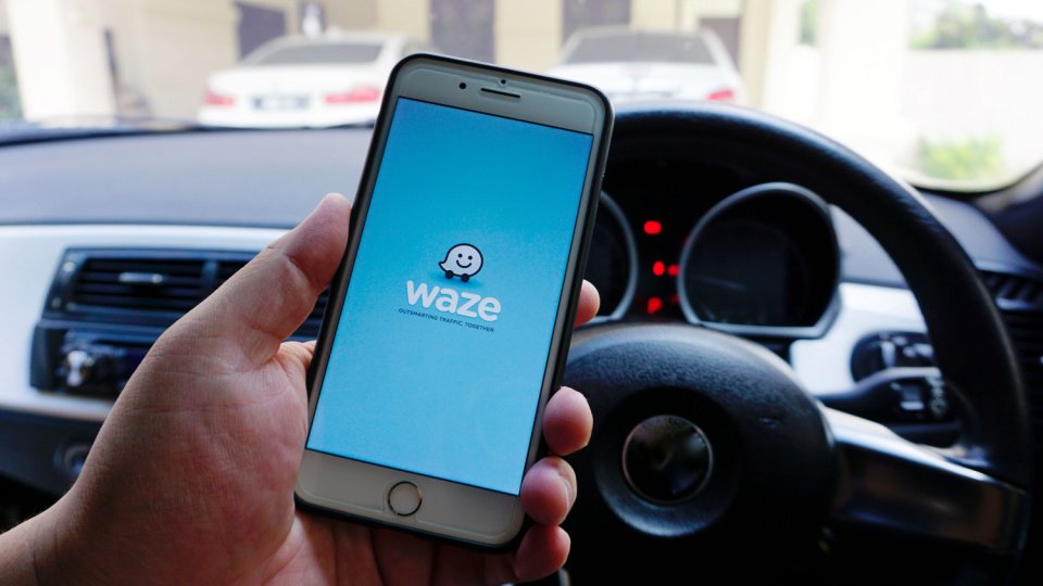 Waze, sürücüleri daha önce trafik kazası yaşanmış yollarla ilgili uyarı veren yeni özelliğini test ediyor