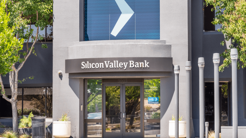 Hisseleri yüzde 60 oranında düşüş yaşayan Silicon Valley Bank, para gönderim işlemlerinde sorun yaşıyor