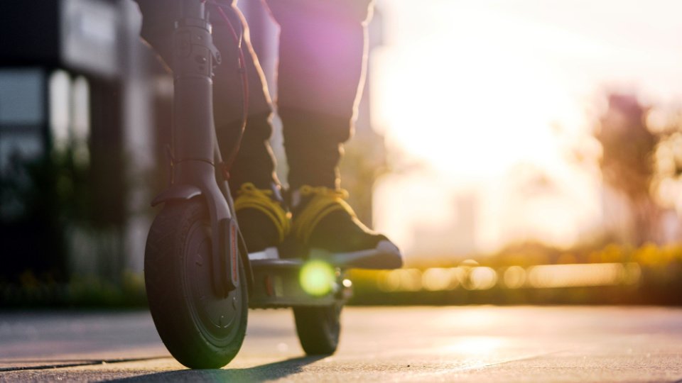 Paris'te kiralık elektrikli scooterları kullanmak yasaklanıyor