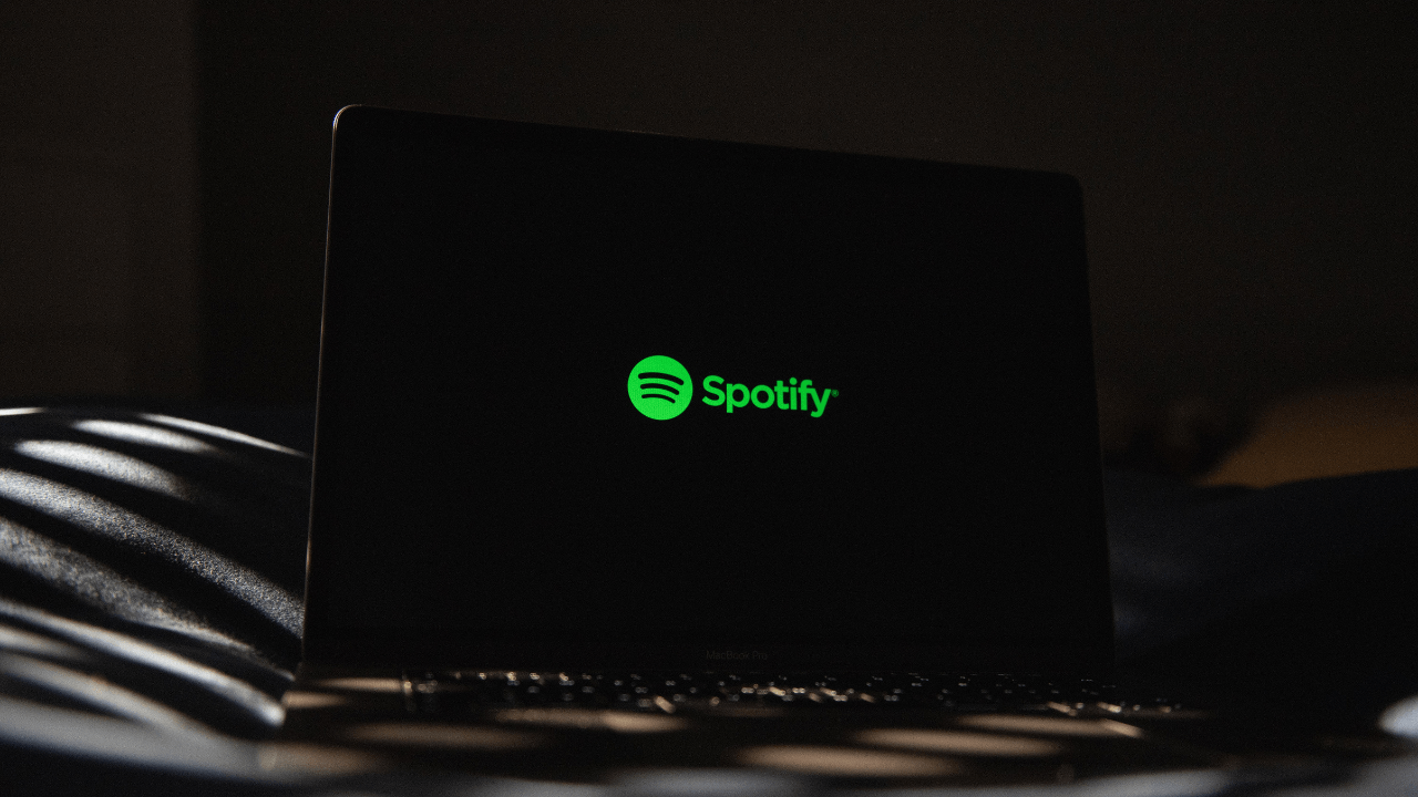 Spotify, Clubhouse rakibi olarak başlattığı Spotify Live'ı kapatıyor