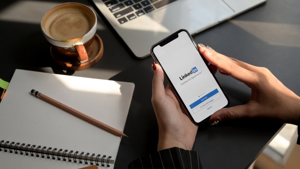 LinkedIn, kimlik doğrulama sistemini iş ilanlarına da getiriyor