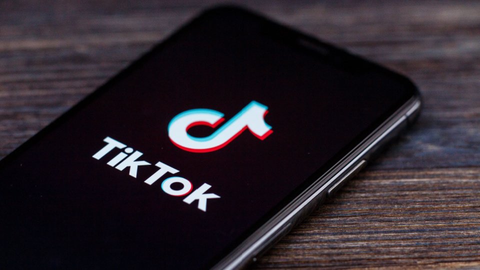 TikTok, yapay zeka tarafından üretilen içerikleri etiketliyor