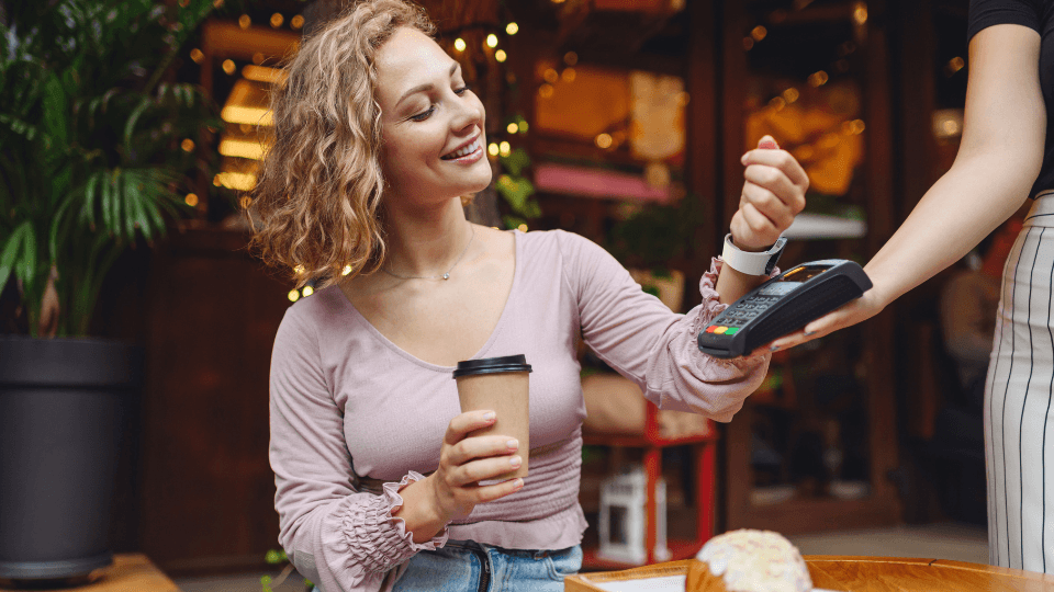 Samsung S Wallet, Visa ve Pazarama ortaklığı ile akıllı telefon ve saatle temassız ödeme imkanı sunuyor