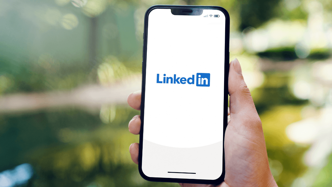 LinkedIn, yapay zeka destekli içerik oluşturma ile premium şirket sayfalarını test ediyor