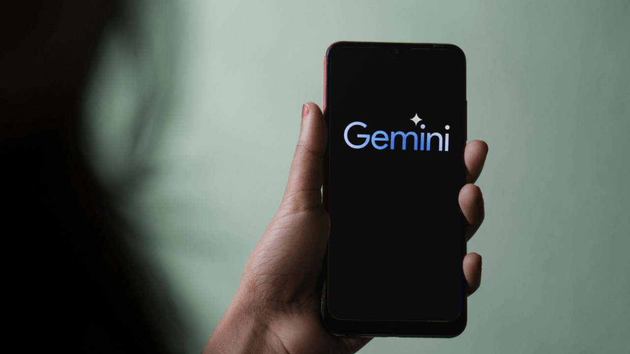 Gemini, Google Asistan'a entegre olacak ve kulaklık aracılığıyla kullanılabilecek