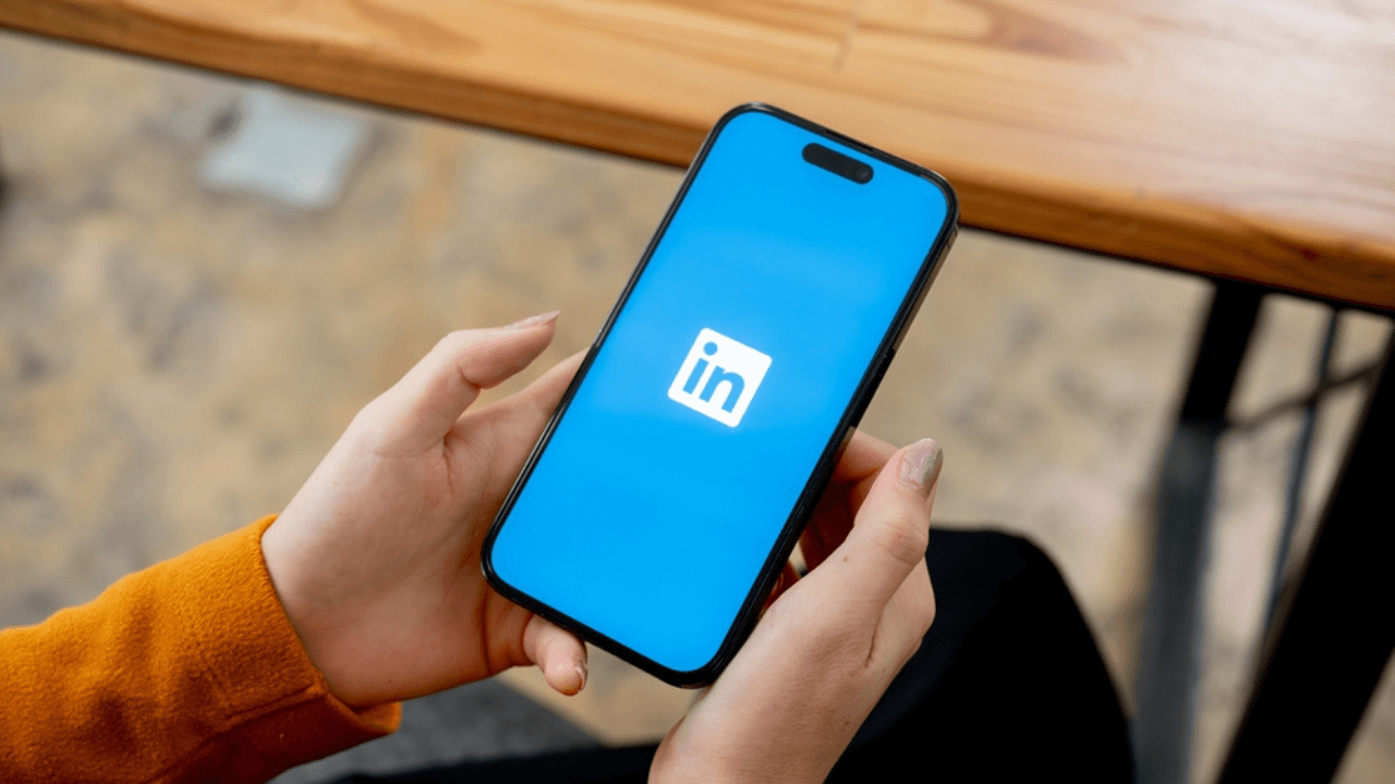 LinkedIn, üretken yapay zeka modellerinin eğitiminde kullanıcıların verilerinden yararlandı