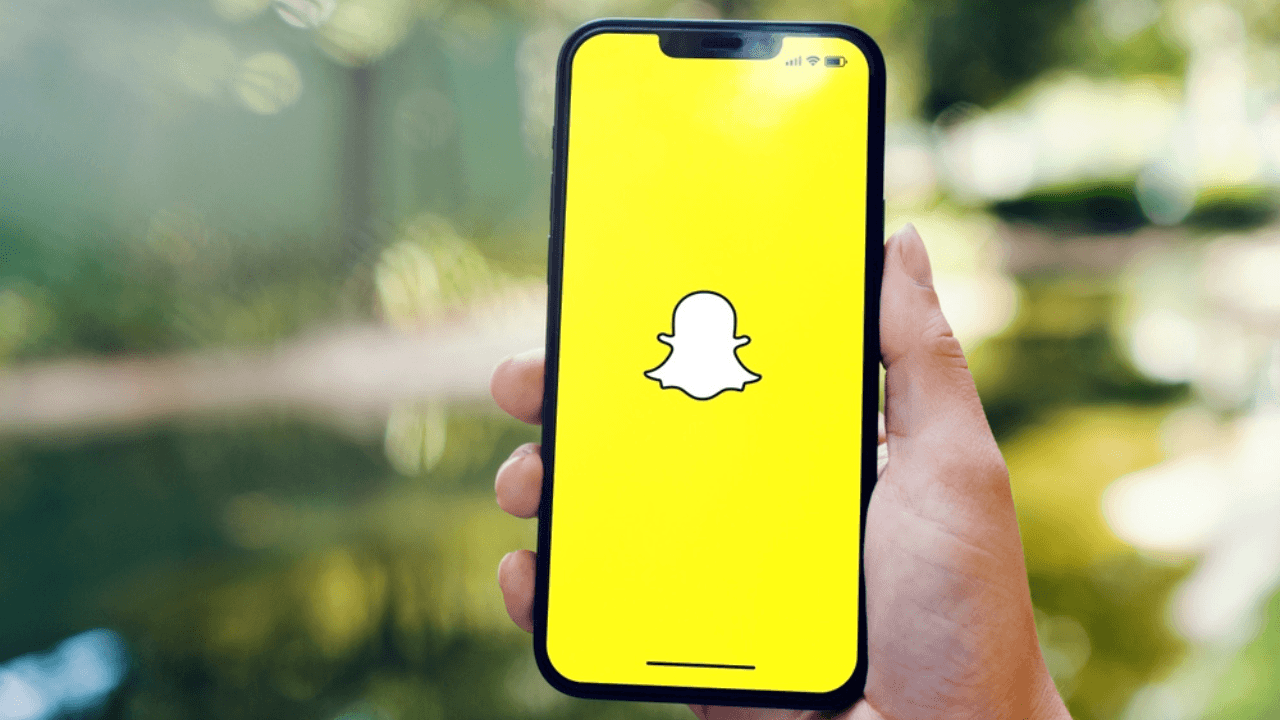 Yenilenen Snapchat'e yapay zeka özellikleri eklendi