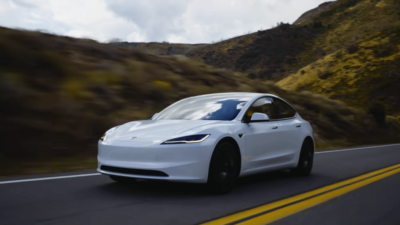 Tesla, Model 3 ve Model Y'nin daha sade ve uygun fiyatlı versiyonlarını tanıttı