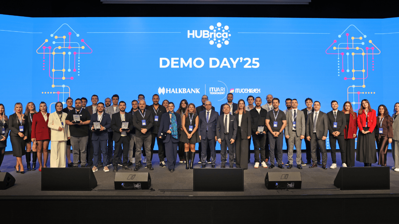 HUBrica Demo Day'de sunum yapan 9 girişim