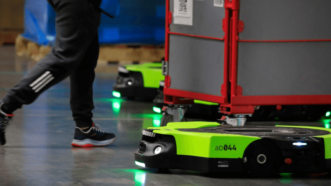 Amazon, çalışanlarla konuşabilen otonom depo robotu Proteus'u tanıttı